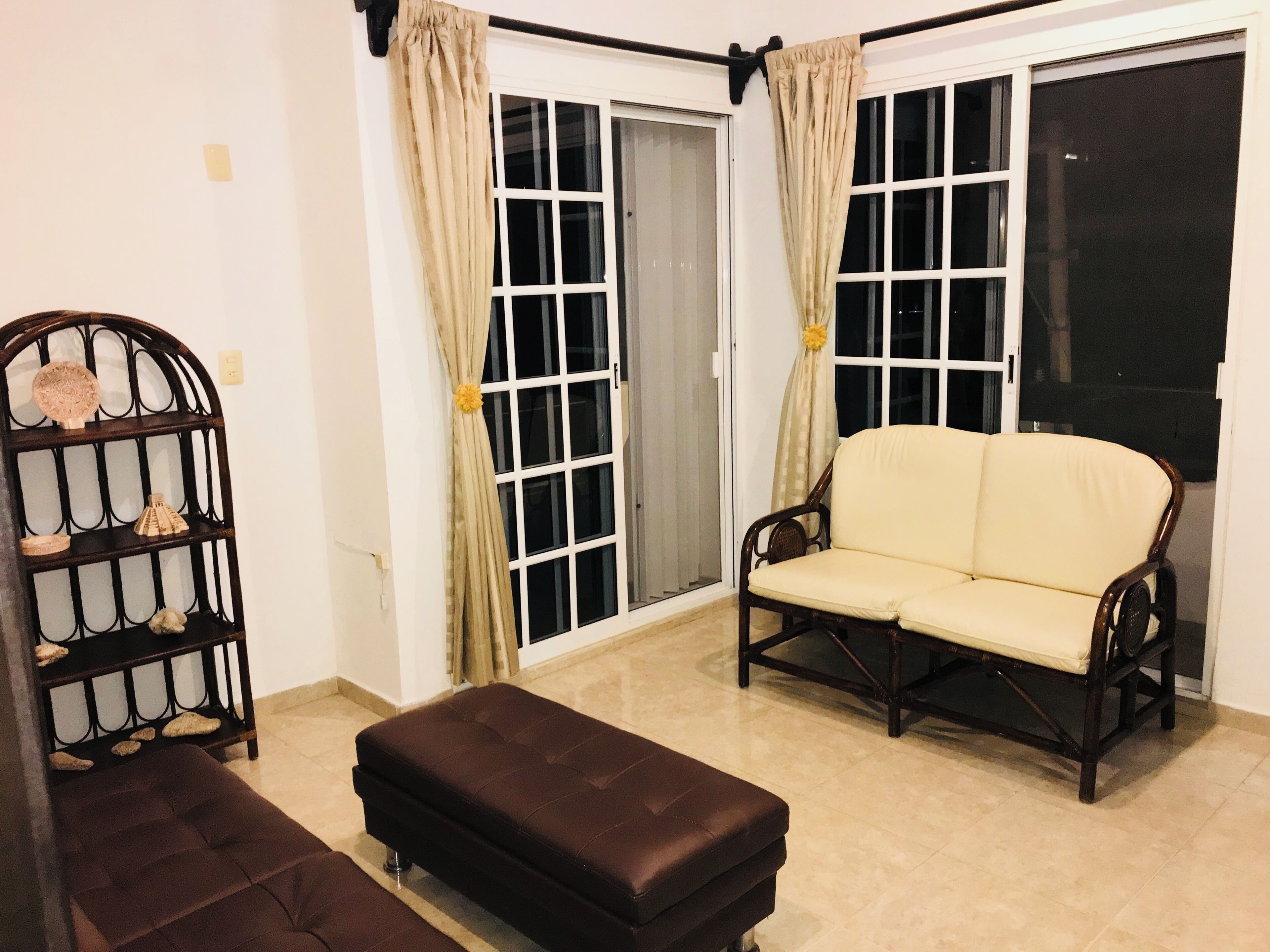 Casa, 1 quarto, sacada, vista para a cidade | Sala de estar