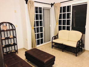 House, 1 Bedroom, Balcony, City View | Living room