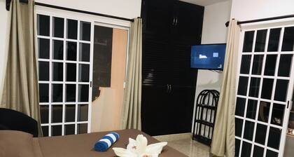 5th Avenue 3 People Balcony Apartment