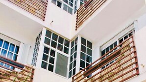 บ้านพัก, 1 ห้องนอน, ระเบียง, วิวเมือง | การตกแต่งภายนอก