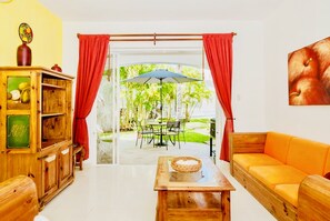 Camera, 2 camere da letto, balcone, vista giardino | Soggiorno