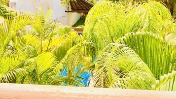 Chambre, 2 chambres, balcon, vue jardin | Vue depuis l’hébergement
