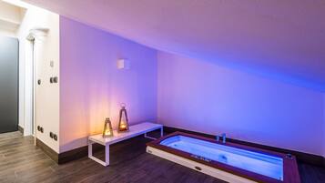 Regadera, tina de hidromasaje, secadora de cabello, bidet