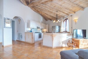 Fridge, oven, stovetop, dishwasher - Villa with Private Pool and Beautiful Sea View (Olbia)