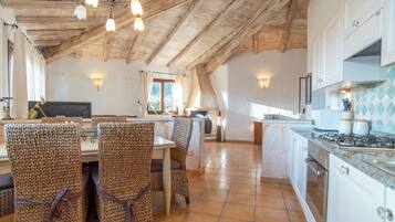 KĂŒhlschrank, Ofen, Herdplatte, GeschirrspĂŒler