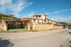 Exterior - Villa with Private Pool and Beautiful Sea View (Olbia)