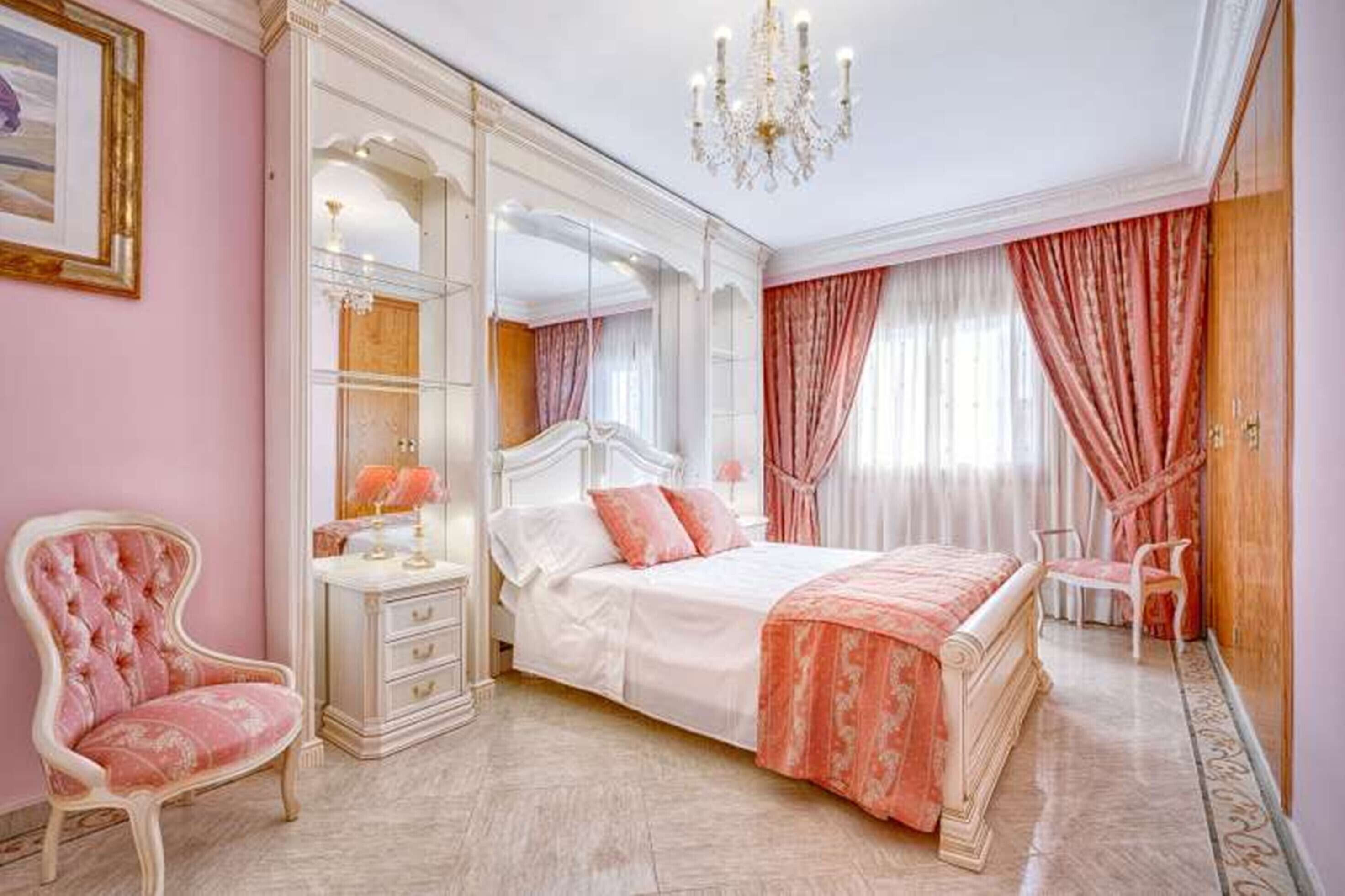 3 chambres, fer et planche à repasser, Wi-Fi gratuit, draps fournis