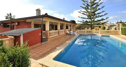 Luxuriöses Ferienhaus mit Pool in Bahía Grande