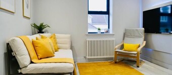 ⭐⭐⭐⭐⭐ Walk to the BEACH, Parking, WIFI & Netflix