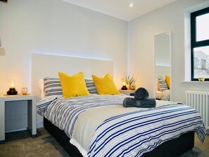 2 Schlafzimmer, Bügeleisen/Bügelbrett, kostenloses Internet, Bettwäsche