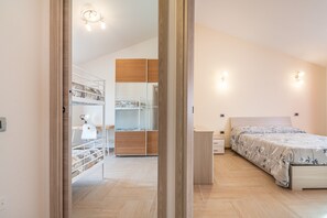 2 bedrooms, iron/ironing board, bed sheets