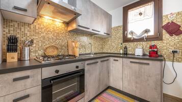 Kühlschrank, Ofen, Herdplatte, Geschirrspüler