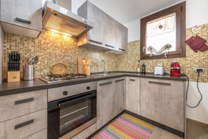 Réfrigérateur, four, plaque de cuisson, lave-vaisselle