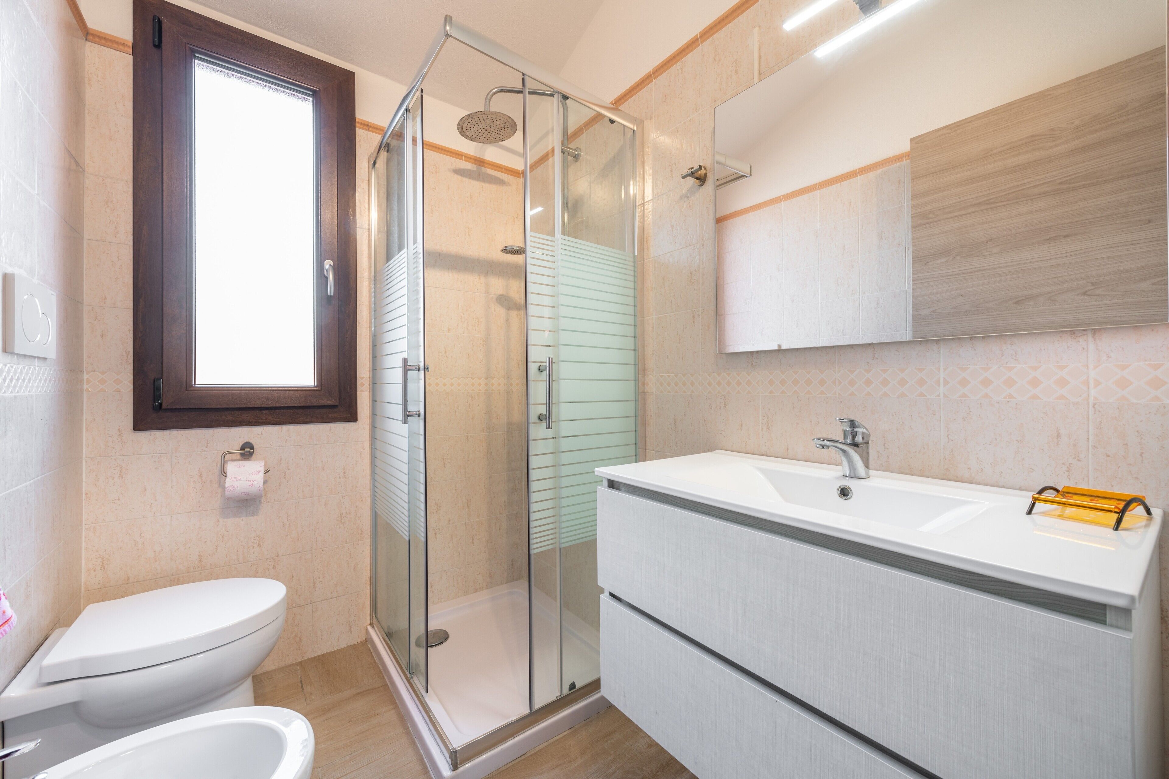 Shower, free toiletries, hair dryer, towels