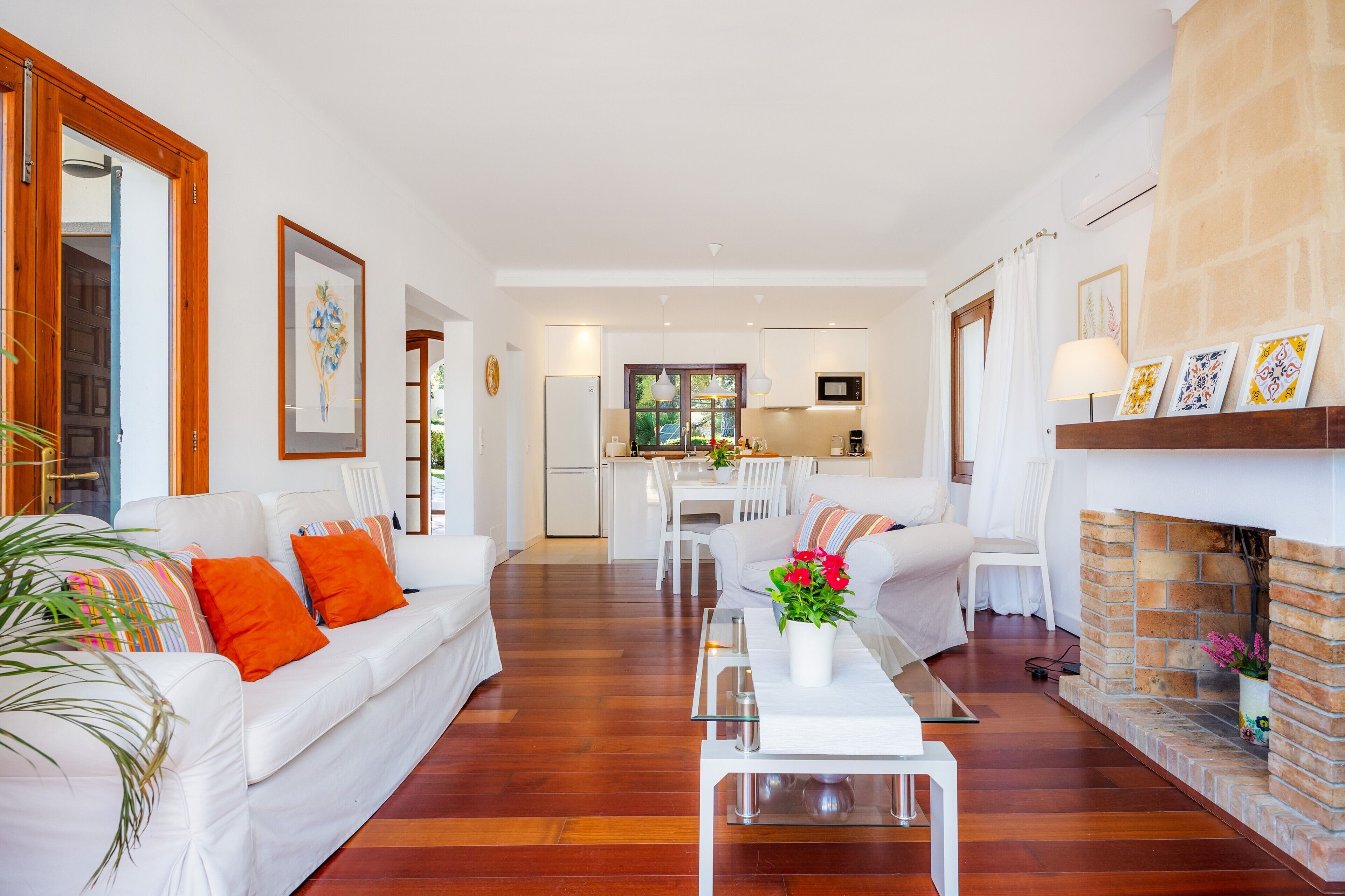 Fernseher, DVD-Player, Tischtennisplatte