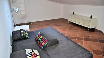 2 bedrooms, iron/ironing board, bed sheets