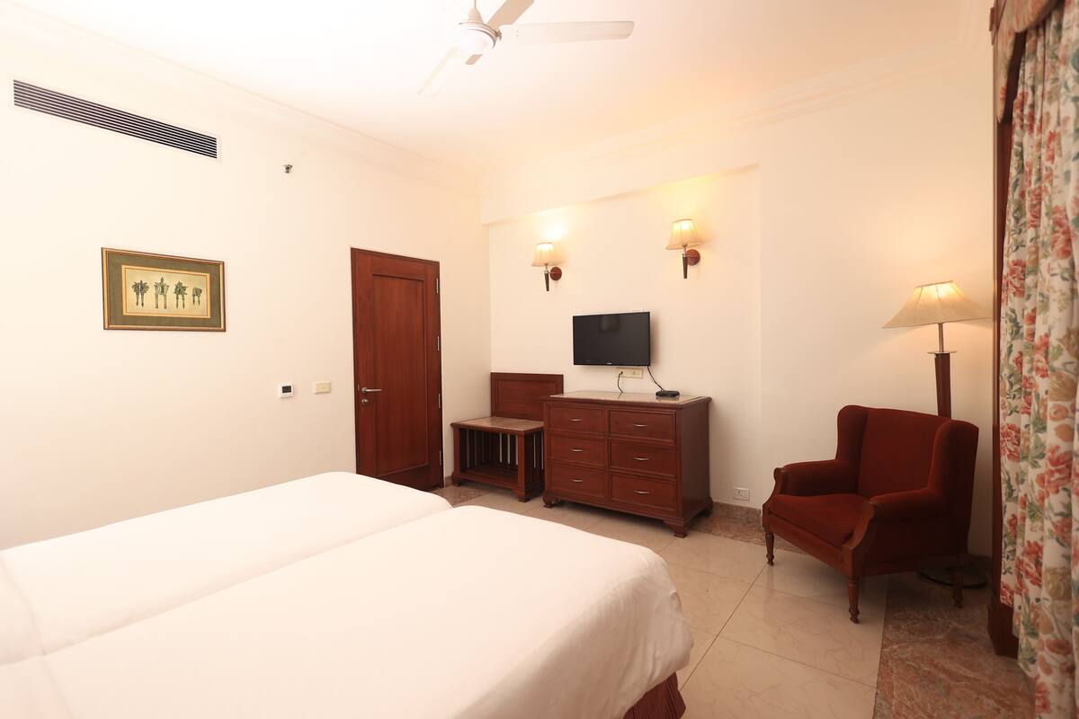 1 bedroom, in-room safe, desk, blackout drapes