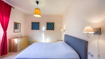 1 slaapkamer, een strijkplank/strijkijzer, gratis wifi, beddengoed