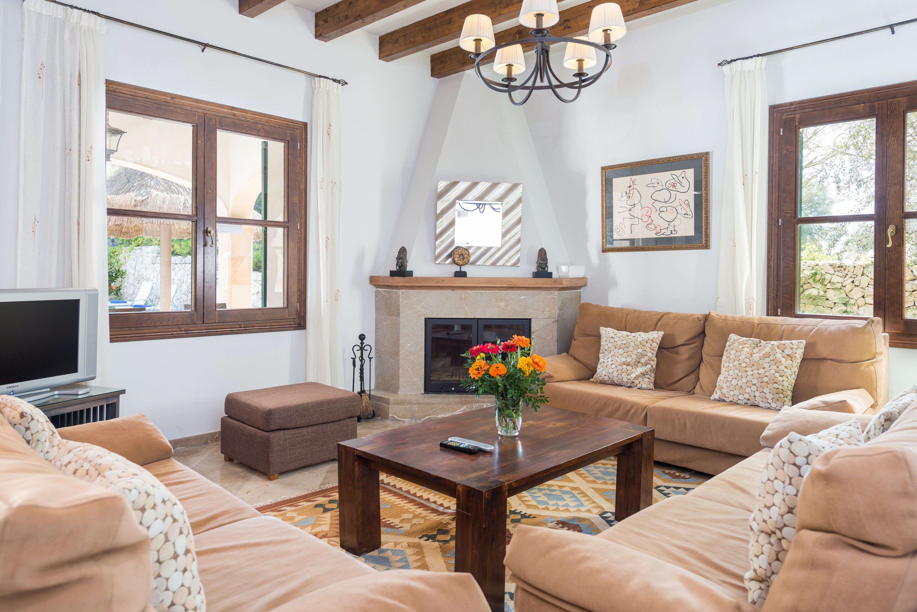 Télévision, cheminée