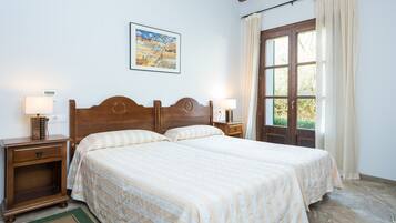 6 slaapkamers, een strijkplank/strijkijzer, gratis wifi, beddengoed