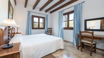 6 bedrooms, iron/ironing board, free WiFi, bed sheets