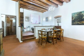 Dining - Jewish Ghetto ZTL Apartment x6! (Ferrara)