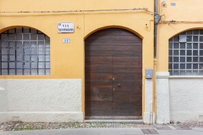 Exterior detail - Jewish Ghetto ZTL Apartment x6! (Ferrara)