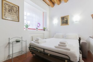 3 bedrooms, iron/ironing board, bed sheets