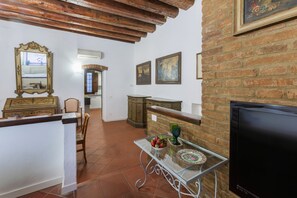 Interior - GuestHost - Jewish Ghetto ZTL Apartment x6! (Ferrara)