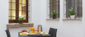 GuestHost - Jewish Ghetto ZTL Apartment x6!