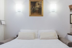 3 bedrooms, iron/ironing board, bed sheets - GuestHost - Jewish Ghetto ZTL Apartment x6! (Ferrara)