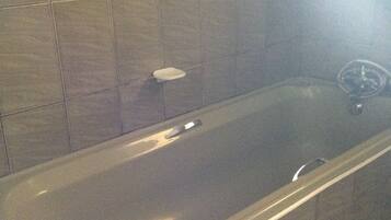 Standard Double Room | Bathroom shower