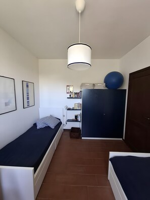 3 bedrooms, iron/ironing board, free WiFi, bed sheets - Il Grifo – Cozy Apartment with Sea View, Private Garden and Wi-Fi (portoferraio)