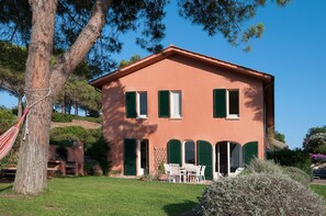 Exterior - Il Grifo – Cozy Apartment with Sea View, Private Garden and Wi-Fi (portoferraio)