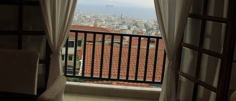 Apartment, 2 Bedrooms, Balcony | Bahagian luar