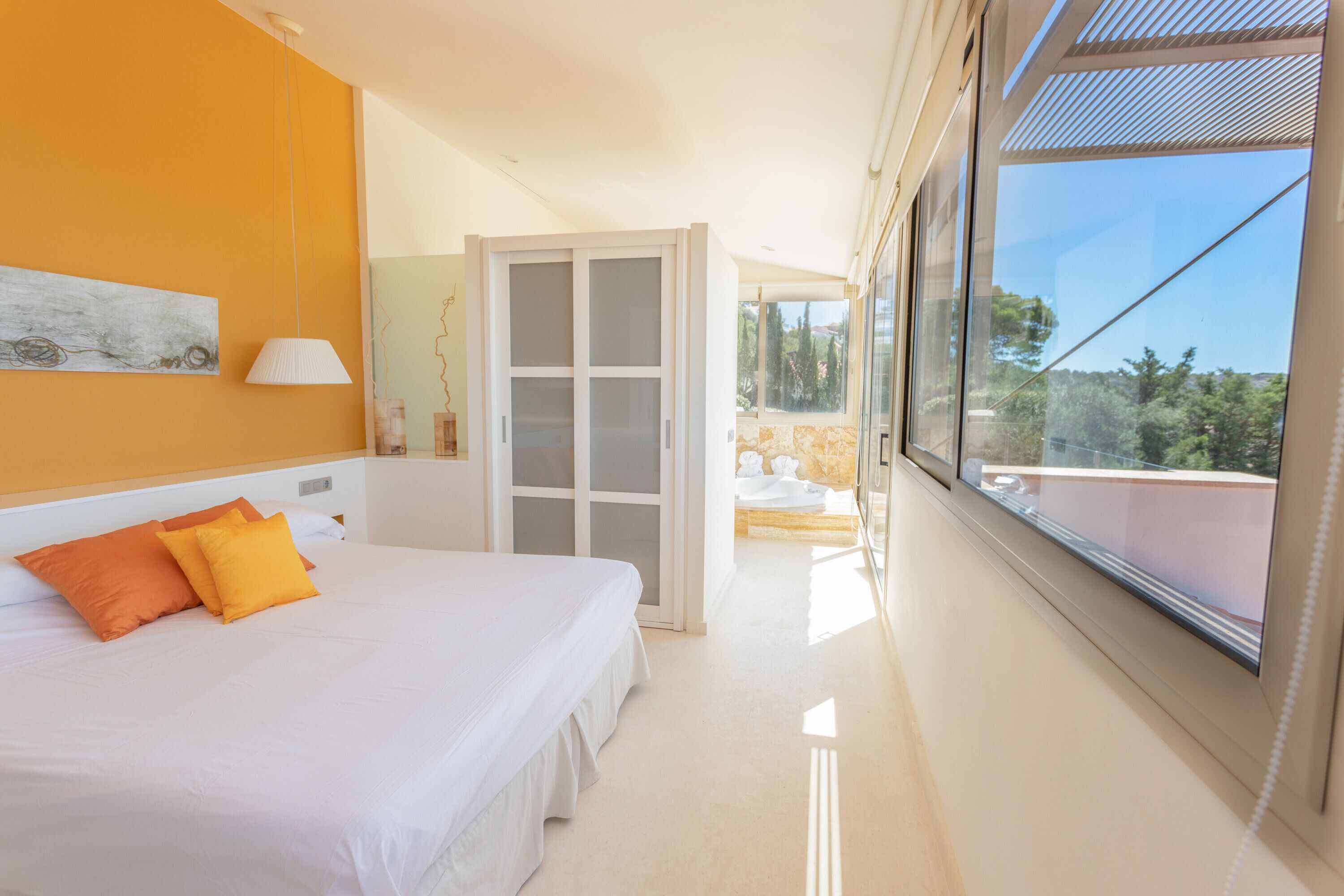 6 bedrooms, iron/ironing board, free WiFi, bed sheets