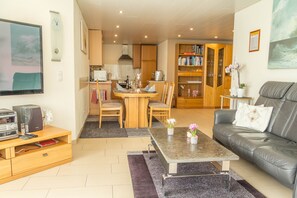 TV, DVD player, table tennis, stereo