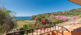 Vacation flat with sea view, near the beach – Accu is Prezzus I