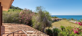 Vacation flat with sea view, near the beach – Accu is Prezzus I