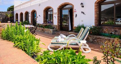 Maison de vacances « Villa Clara 2 » avec grande piscine, vue magnifique, terrasse et jardin
