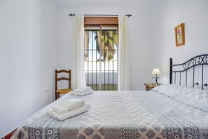 2 bedrooms, iron/ironing board, free WiFi, bed sheets