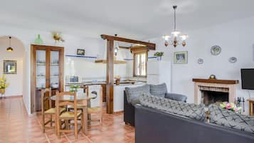 Televisie en een open haard