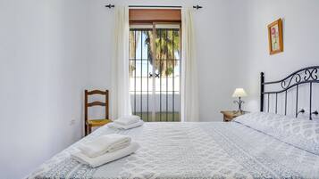 2 dormitorios, tabla de planchar con plancha, wifi gratis y ropa de cama