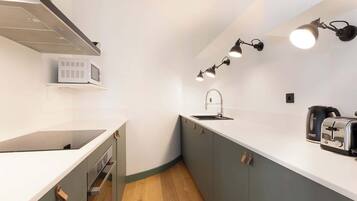 Køleskab, mikrobølgeovn, ovn, opvaskemaskine