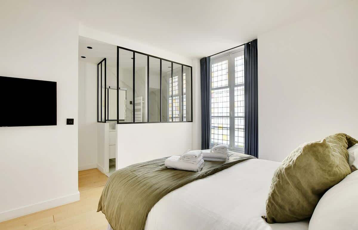 4 chambres, fer et planche à repasser, lit de bébé portatif, Wi-Fi