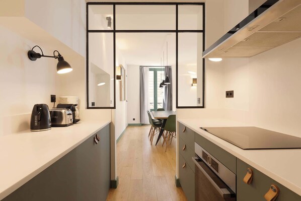 Fridge, microwave, oven, dishwasher