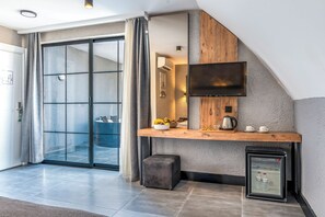 Habitación de lujo, 1 habitación, hidromasaje | Sábanas de algodón egipcio y ropa de cama de alta calidad