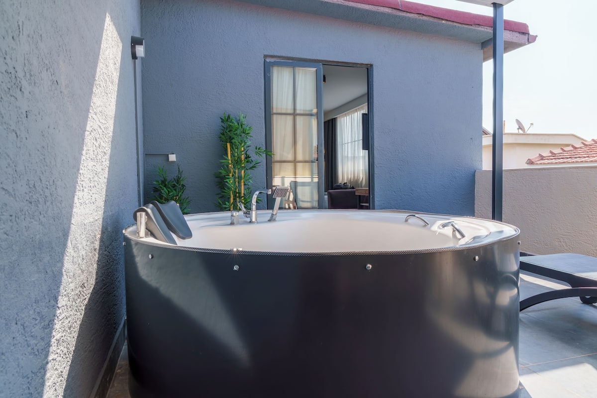 Luxury Room, 1 Bedroom, Jetted Tub | Terrace/patio