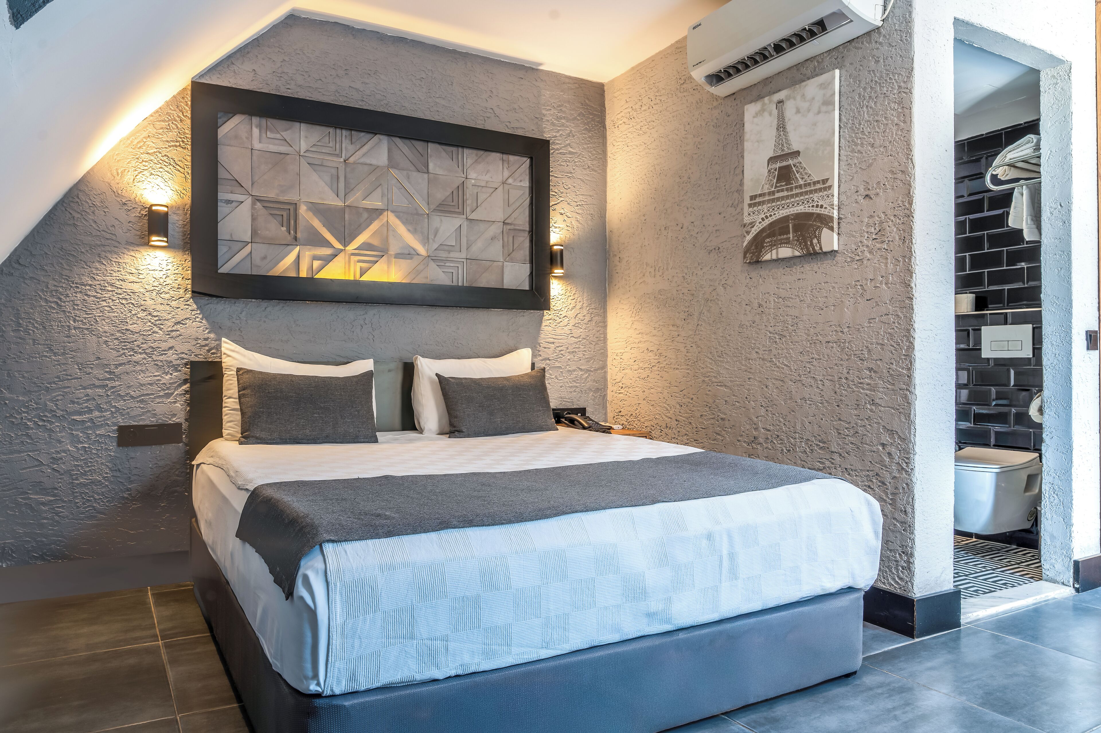 Habitación de lujo, 1 habitación, bañera de hidromasaje | Sábanas de algodón egipcio y ropa de cama de alta calidad