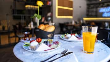 Café da manhã continental grátis todos os dias